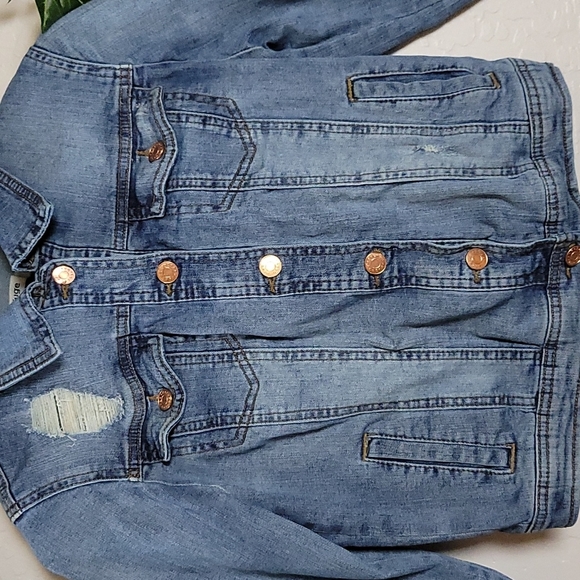 REFUGE Distressed Jean Trucker Jacket  M - Picture 2 of 12